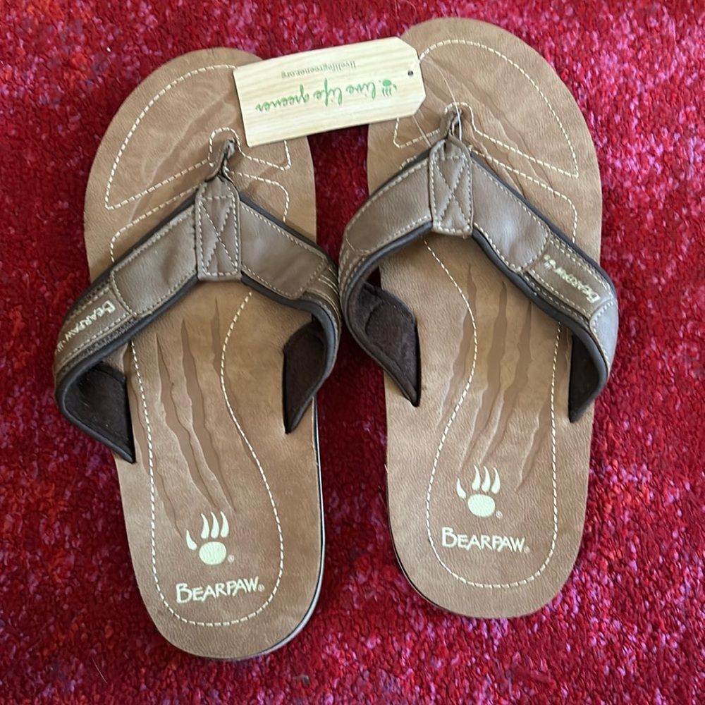NWT men’s flip flops / sandals Bearpaw